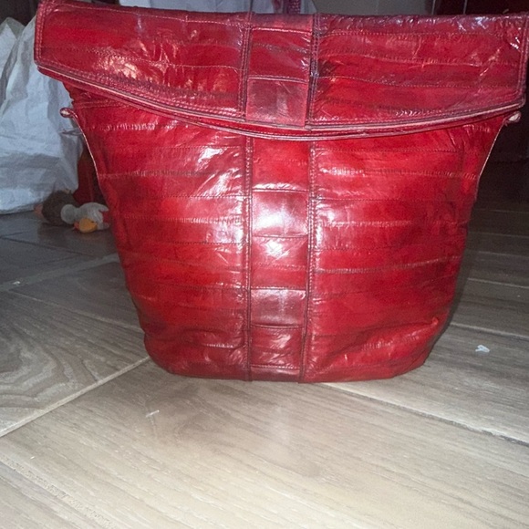 Elevate your style with this captivating Vintage Red Eel Skin Bag! - Picture 3 of 12